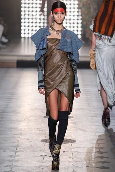 Look 19